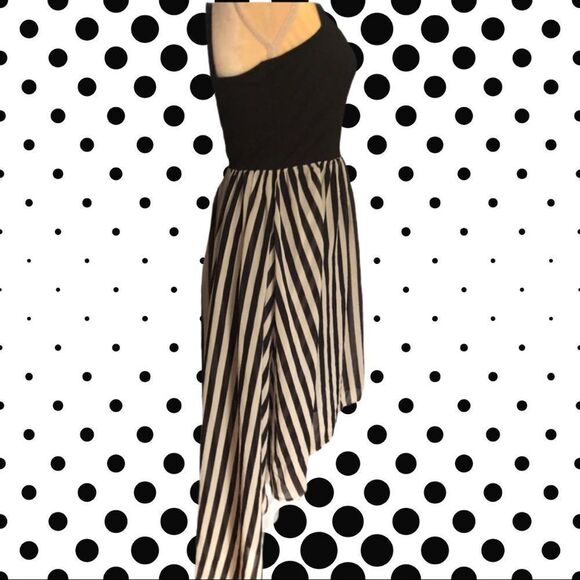 Chelsea brand hi/ low dress!! - Picture 3 of 12